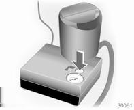 Ezután a gumiabroncs felfújódik. 12. Az előírt gumiabroncslevegőnyomást 10 percen belül el kell érnie. Gumiabroncslevegőnyomás 3 172. Amikor elérte a megfelelő nyomást, kapcsolja ki a kompresszort.