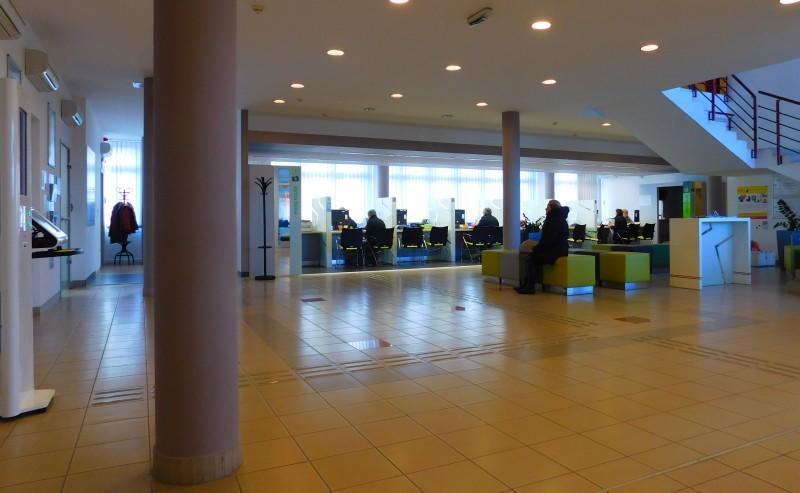 6 3. 1. Kormányablak Osztály tevékenysége A Bátonyterenyei Kormányablak 8 front office munkaállomáson várja ügyfeleit.