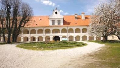 Miután 1684-ben férfiágon kihalt a Széchy család, a felsőlendvai vár a nagy kiterjedésű birtokkal együtt először a Batthyány család, majd a Szapáryak tulajdonába került.