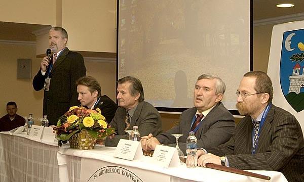 Beszámoló a 49. Hídmérnöki Konferenciáról 2008. október 8-10. között Balatonfüreden gyűltek össze minden eddiginél többen, 570-en a hídszakág képviselői, immár 49. alkalommal.