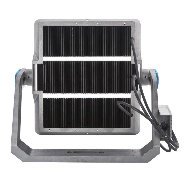 5 % 5700 K 84 lm/w 161000 lm 230-400 V Material Megjegyzések Type Housing: aluminum Az EVP500 működtető egység a lámpatesttel (BVP415/425) együtt érkezik előre
