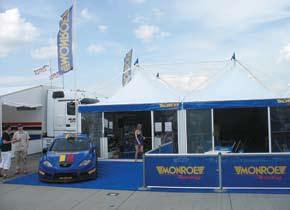 Maserati-box rajthelyről indul. Így történhetett meg az, hogy a világbajnoki ponttáblázatot vezető Robert Huff csak a 12. pozícióból indulhatott. Az edzés második felét Alain Menu nyerte 1:56.