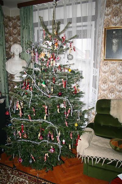 December 24. Karácsony vigíliája, Ádám és Éva napja Karácsony, Jézus Krisztus születésnapja, a kereszténység egyik legnagyobb ünnepe.