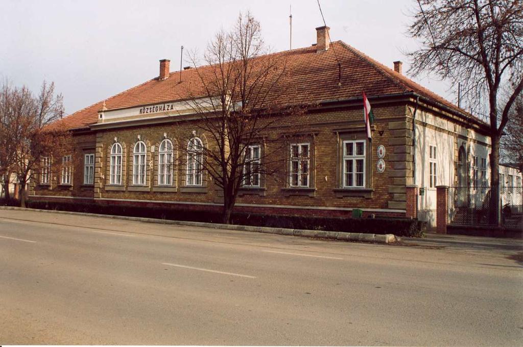 Sorszám: 12. A védendő objektum megnevezése: Polgármesteri Hivatal (Községháza) Vizsgálat ideje: 2002. augusztus hó Címe: Felszabadulás u. 171. Helyrajzi szám: 173.