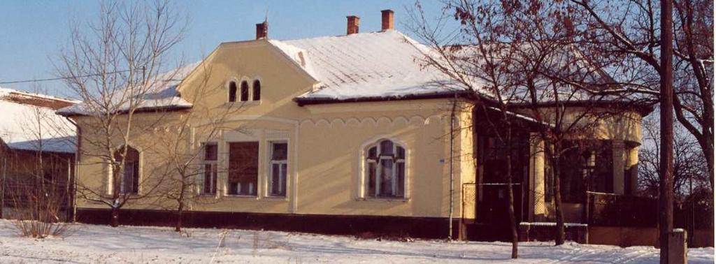 Sorszám: 16. Bíró kastély Bíró kastély gazdasági épülete A védendő objektum megnevezése: Bíró kastély és gazdasági épülete Vizsgálat ideje: 2002. augusztus hó Címe: Damjanich J. u. 109.