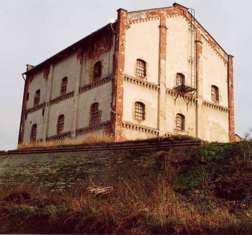 Sorszám: 20. A védendő objektum megnevezése: Gőz- és Hengermalom Vizsgálat ideje: 2002. augusztus hó Címe: Kossuth L. utca Helyrajzi szám: 2542/1.