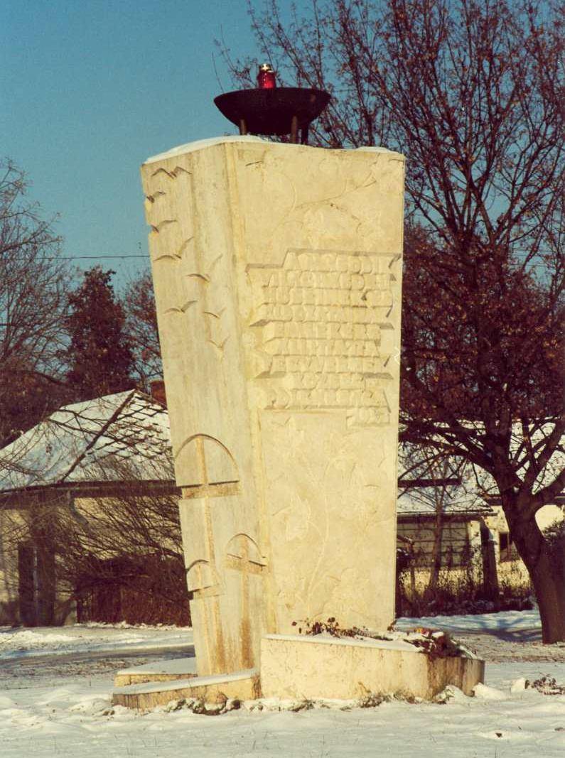 Sorszám: 30. A védendő objektum megnevezése: II. világháborús emlékmű Vizsgálat ideje: 2002. augusztus hó Címe Felszabadulás u. Helyrajzi szám: 1544.