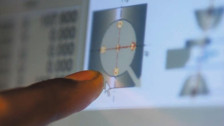 A CT- Millennium-CNC Felhasználóbarát és rugalmas Érintõ képernyõ a nagyobb hatékonyság és kényelem érdekében A nagy teljesítményû PC nagyon modern technológiákat tartalmaz.