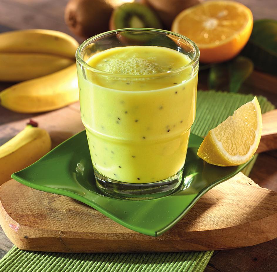 Kezelés Kivi-banán smoothie joghurttal Hozzávalók 1 adaghoz: 120 g kivi 100 g banán 100 g sovány joghurt 20 ml citromlé 50 ml narancslé 1 ek.