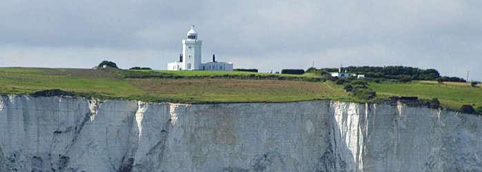 Budapestre Rövid gyalogos túrát teszünk Dover fehér szikláin, a South Foreland világítótoronynál.