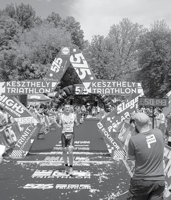 Aztán már ketten vettünk részt a Vadkerti tónál megrendezett triatlon versenyen: egyelőre a futás számban. De a triatlon ha már kedvet kaptunk hozzá úszást és kerékpározást is tartalmaz.
