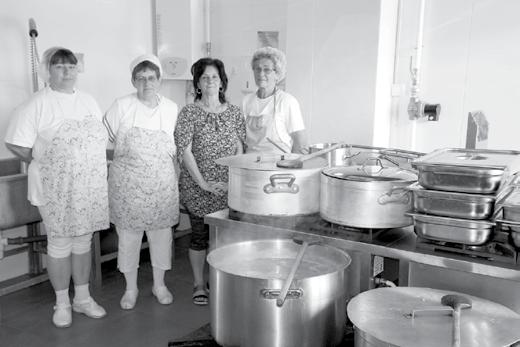 A próbaüzem augusztusban indult meg, majd szeptember 1-jétől 200-210 adag étellel várták az éhes szájakat. A napi étkezés: tízórai, ebéd és uzsonna.