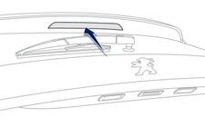 Gyakorlati tudnivalók Kiegészítő féklámpa cseréje (LED fénykibocsátó diódák) Forduljon a PEUGEOT hálózathoz vagy egy szakszervizhez.