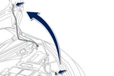 Ellenőrzések Motorháztető Mielőtt bármiféle beavatkozást végezne a motortérben, kapcsolja ki a Stop & Start funkciót, nehogy a START üzemmód automatikus bekapcsolása esetén megsérüljön.