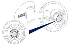 Ellenőrzések Félretankolás-gátló (dízel) * A mechanikus szerkezet a gázolajjal működő gépjárművek esetében megakadályozza a benzinnel történő tankolást és ezáltal a motor meghibásodását.