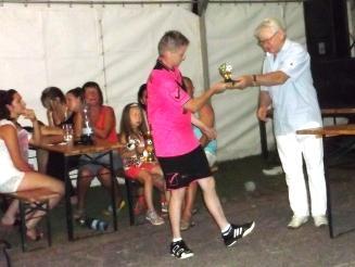 szolgáltatta a zenét. Sztárvendégként Csocsesz lépett fel.
