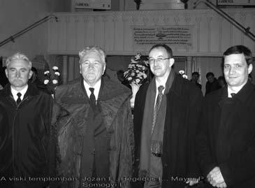 BÉKESSÉG 5 időszámítás szerinti) háromnegyed tízre lett kész. Nagyon kellett sietni, bár Józan Nagytiszteletű Úr megnyugtatott, hogy nélkülünk úgysem kezdenek.