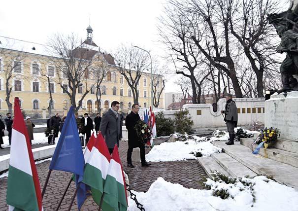 Magyar Hadsereg 93 ezer más források szerint TAKÁTS LÁSZLÓ, polgármester: Tiszteletet kell adnunk azoknak, akik hazatértek a pokolból, mert a túlélők áldozata, a túlélők hősiessége a túlélők