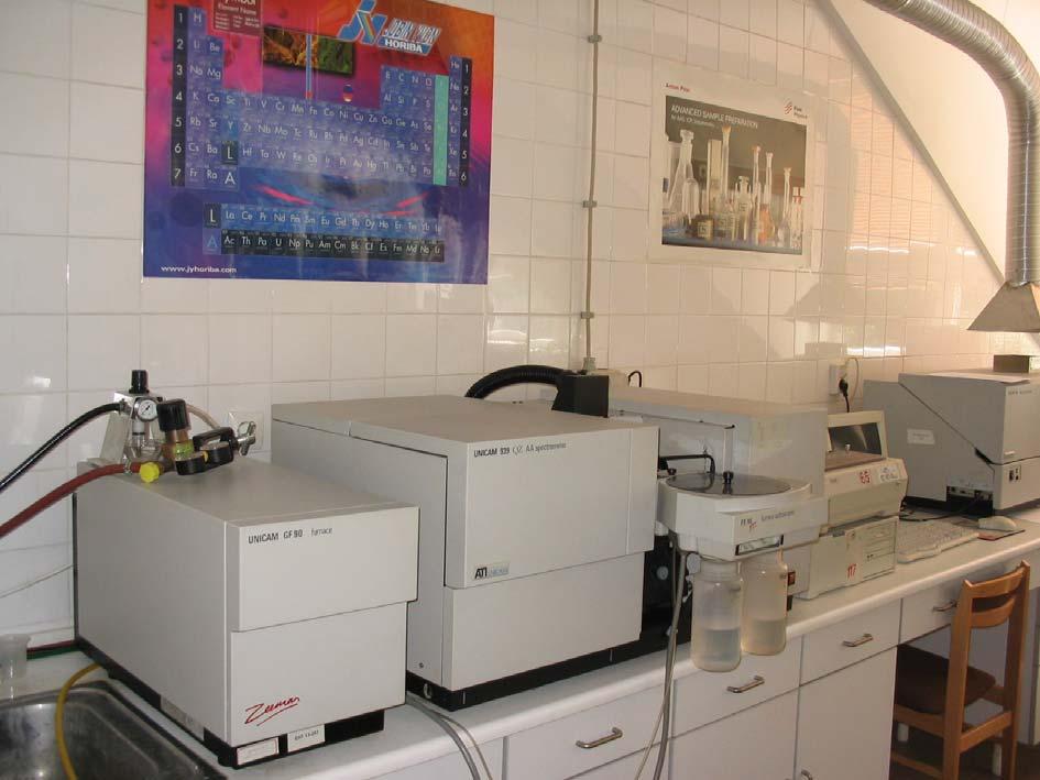 2. ábra atomabszorpciós fémanalitikai készülék Ezt a módszert használjuk az alábbi fémek mérésére: alumínium, arzén, bárium, cink, ezüst, kadmium, kobalt, króm, mangán, molibdén, nikkel, ólom, ón,