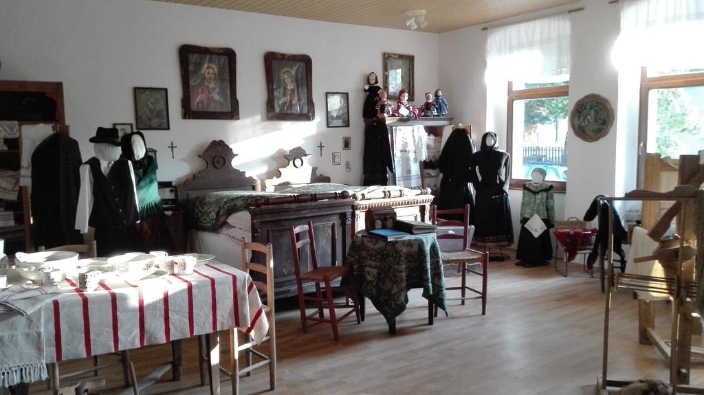 ÖNKORMÁNYZATI HÍREK Községünk életében az idei nyár a felújítások sokaságát hozta meg, ezáltal a lakosságnak a forró nyár mellett a faluban lévő felújításokkal járó kényelmetlenséggel is megkellett