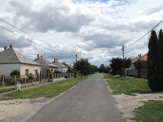 Példa a tetőhajlásszög és a magasság illeszkedésére
