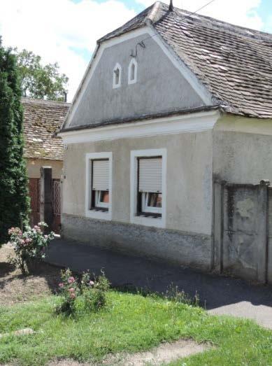 kiskapu található, ezekből alakult ki a három