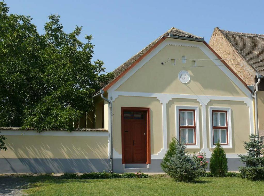 rendezettségére ugyanúgy, ahogy a ház előtti zöld felületre is.