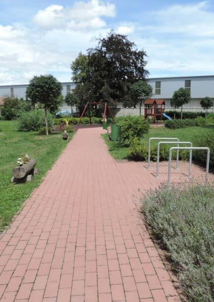 28 UTCÁK, TEREK Acsád központi részén található a Szegedy család kastélya, emellett található az 5 hektáros gondozott park