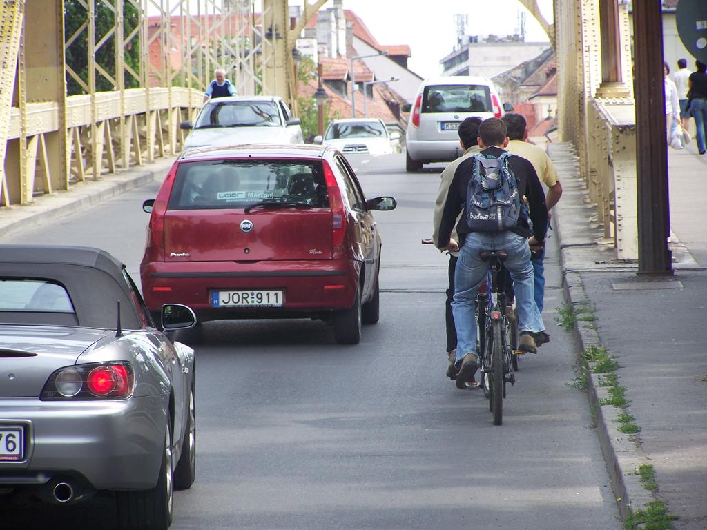 Kossuth híd A Kossuth híd vezeti be a Szigetközi kerékpárutat, és egyben az EUROVELO- 6 nemzetközi kerékpáros forgalmat a belvárosba.