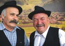 A film szereplői a falu lakói, akiket természetes környezetükben filmeztek.