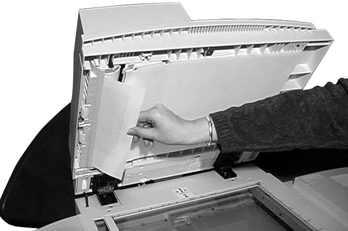 MEGJEGYZÉS: A papírelakadási területek gépmodellenként és - konfigurációnként eltérőek lehetnek. 3 Dokumentumelakadások!