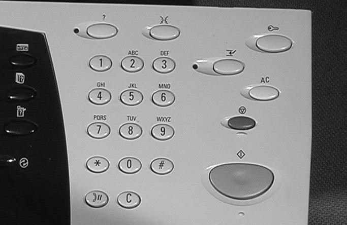 A kezelőpanel áttekintése MEGJEGYZÉS: Az alábbi kép egy teljesen konfigurált WorkCentre Pro berendezés érintőképernyőjét ábrázolja.