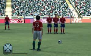 Semmi az egész, a kifutó kapus felett át lehet emelni a labdát (boldog békeidõk, amikor a FIFA97- ben szinte minden gólt így lõttem ), nagyon látványos, és tényleg újdonság (legalábbis ezen a néven).