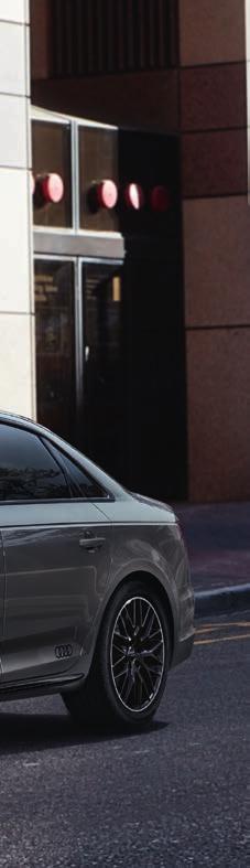 kontrasztárnyalatú díszvarrásokkal rozsdamentes acél pedálok és lábtámasz 03_ 18 colos Audi Sport alumíniumöntvény keréktárcsák, 10 Y-küllős dizájn, fényes fekete,