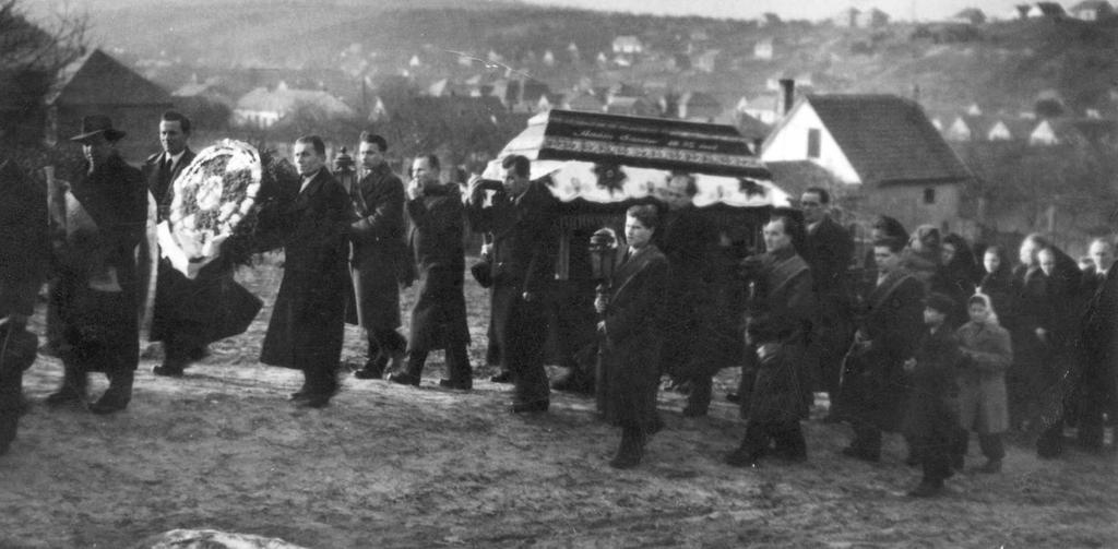 számmal szembeni hídnál készült 1942-ben, Pacsnik Ferenc temetésén