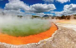 Rotorua Coromandel Auckland - Doha Budapest Nem ismerünk olyan utazót, aki Új-Zélandon járt és ne szerelmesedett volna bele ebbe az elképesztően békés és nyugalmat sugárzó országba.