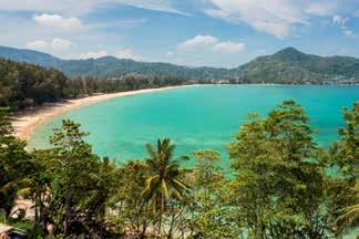 Mivel a Patong Beach egyik végében található a hotel, ezért a környéke viszonylag nyugodt, így éjszaka zavartalanul lehet pihenni.