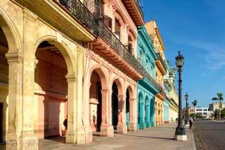 Havanna, a mintegy 2 milliós főváros páratlanul gazdag kulturális és történelmi látnivalókban, minden korosztályt rabul ejtve.