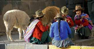 Ollaytantambo felé haladva megcsodálják a Szent völgyet, majd vonatozás a világ leghíresebb romvárosához, a Machu Picchuhoz. A Titicaca-tó sem maradhat ki a sorból, melyet Puno városa zár.