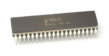 Intel 8086 Az Intel 8086 (más néven iapx86) az Intel 16 bites processzora, mely az x86-os architektúra első példánya. A fejlesztése 1976 tavaszán kezdődött, és 1978 nyarán jelent meg.