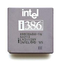 Intel 80386 Védett üzemmódja megőrizte a 80286 által bevezetett üzemmódot, amit 16 bites protected mód néven találunk meg, de kiterjesztette azt 32