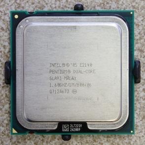 Az Intel Pentium Dual-Core processzor architektúrája - Core 2 alapú, kétmagos processzor, 1 v. 2 MB L2 cache-sel, később 3 MB, 4MB, ill. 6MB.