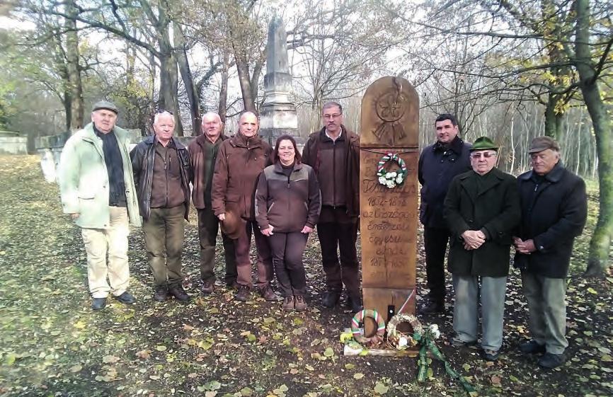 3 8 Meglátogattuk erdészeti emlékhelyeinket is A BÉKÉS MEGYEI HELYI CSOPORT TAGGYŰLÉSÉRŐL Immáron hagyományosan a novemberi helyi csoport taggyűlés tisztelgő körúttal kezdődik Békésben.