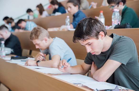 helyezés Veres András Jenő Petrik Lajos Vegyipari, Környezetvédelmi és Informatikai Szakgimn. Budapest 3. helyezés Gubó Dorka Boronkay György Műszaki Szakgimnázium és Gimn. Vác A II.