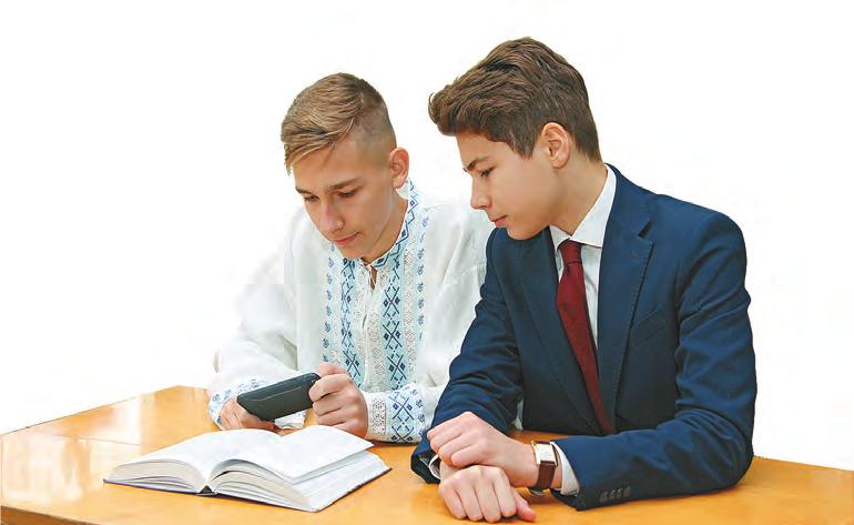 OLVASSATOK, ÉS LEGYETEK KORSZERŰEK! Csodálatos inform ációs világban élün modern technoló k. Különböző giák és információ fo rr ás ok vesznek minke körül.