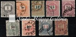 Színes számú krajcáros 5 krajcáros bélyeg 11 1/2 fogazattal. A kürttől lefelé színnyomat kopás mintapéldánnyal. / 1881.