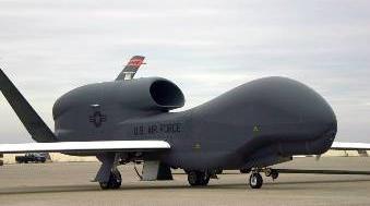 utasításokat, és előkészíti a szükséges szerszámokat, tartalék alkatrészeket és egyéb anyagokat. [5] 3. ábra. Global Hawk 2.