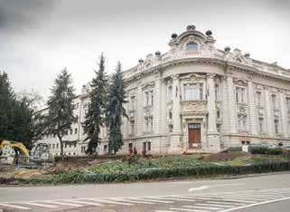 ÜNNEP A BORVIDÉK EGYSÉGES ARCULATÁÉRT DOLGOZNAK ÚJABB HELYTÖRTÉNETI ÉRDEKESSÉGEK AZ EGRI FŐEGYHÁZMEGYEI KÖNYVTÁRRÓL 22 / SZOBORMUSTRA ELŐSZÖR A RETUSÁLÓK HELYEZTÉK ÁT A