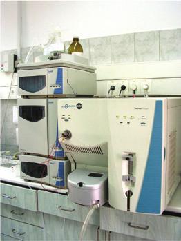 markerek használata a gyártási folyamatban, az információk titkos kezelése mellett a hatósági laboratóriumi munka biztosítása.