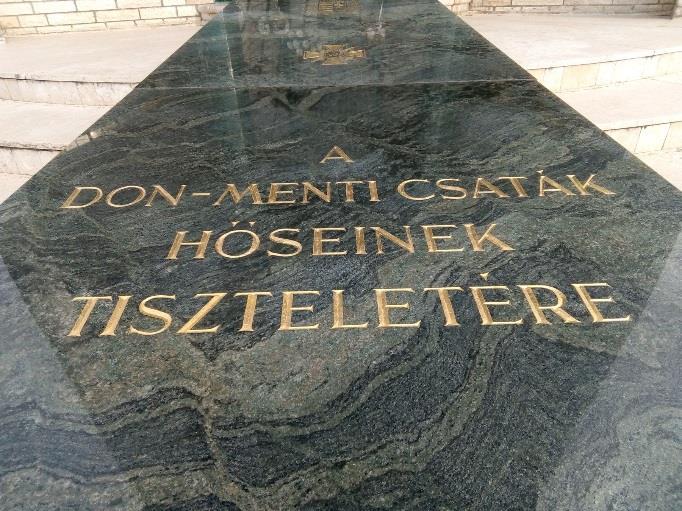 és festését, mely speciális, alpin technológiával valósulhatott meg.